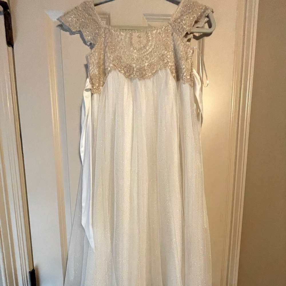 Monsoon 9 y white with gold neckline